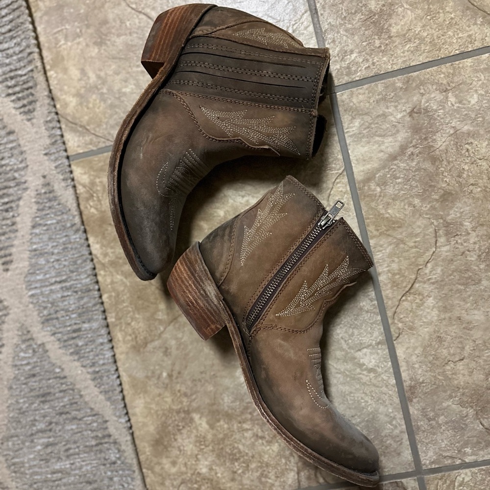 No Roots Boots- size 8.5